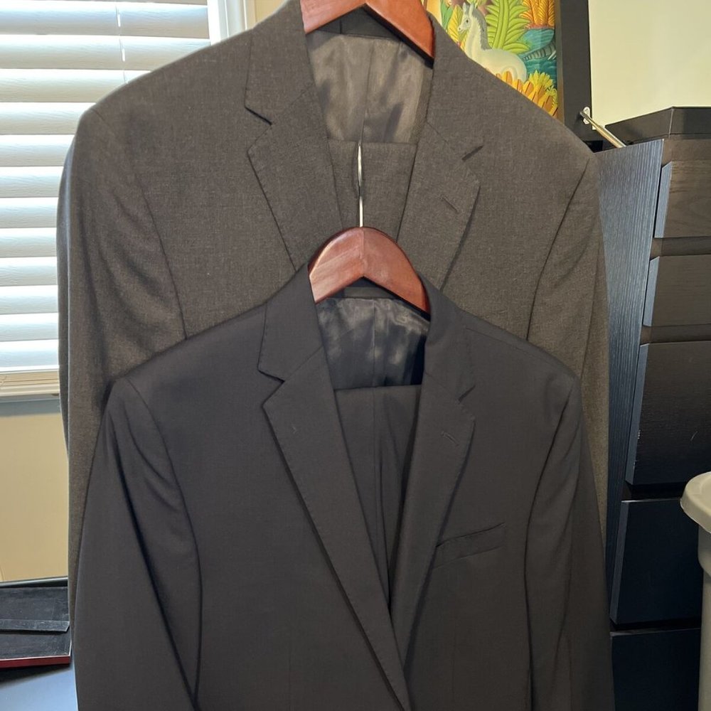 Lot of 2 Kenneth Cole Reaction Grey & Navy Solid Wool Blend 40 Mens Suits Slim